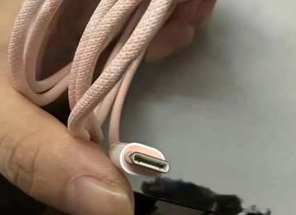 谢岗镇苹果15维修店分享iPhone15USB-C数据线长啥样